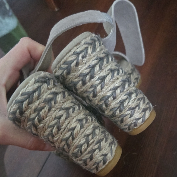 Tan Espadrilles with Classic Style - Picture 5 of 7